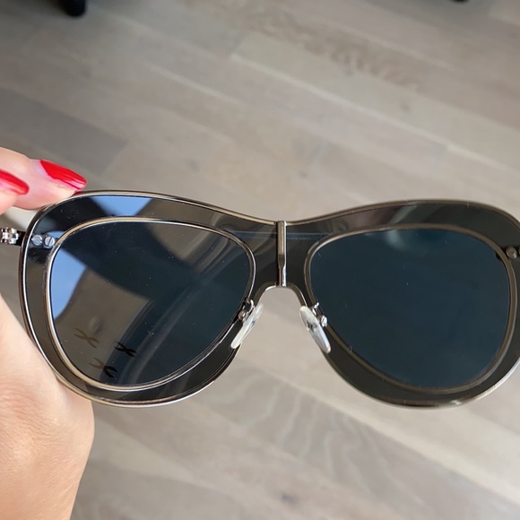LOUIS VUITTON WOMEN SUNGLASSES - Picture 6 of 10